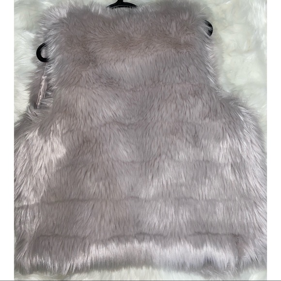 Grey faux fur vest - Picture 2 of 2